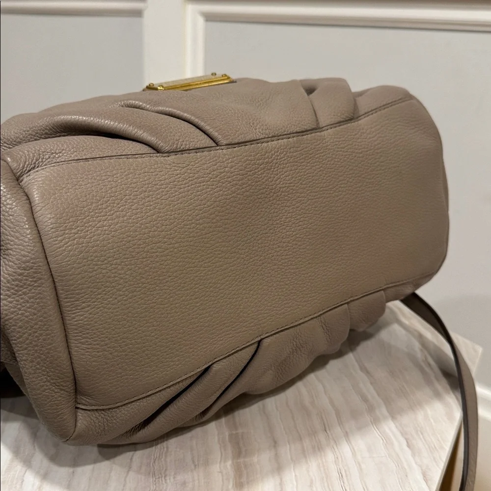 Marc Jacobs Tote Q Fran Leather Large Taupe Satchel Bag - Picture 9 of 17